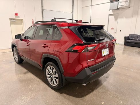 Used 2023 Toyota RAV4 XLE Premium image 7