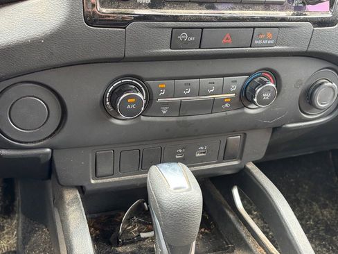 Used 2024 Nissan Frontier SV RWD image 11