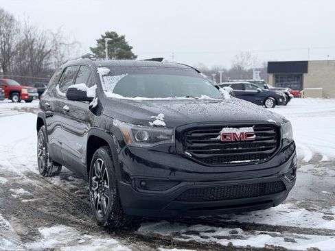 Used 2019 GMC Acadia SLT w/ Black Edition image 3
