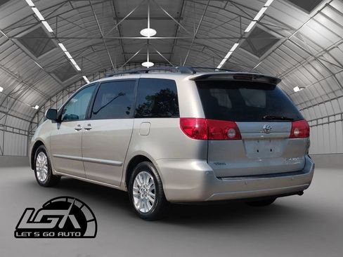 Used 2009 Toyota Sienna FWD image 3