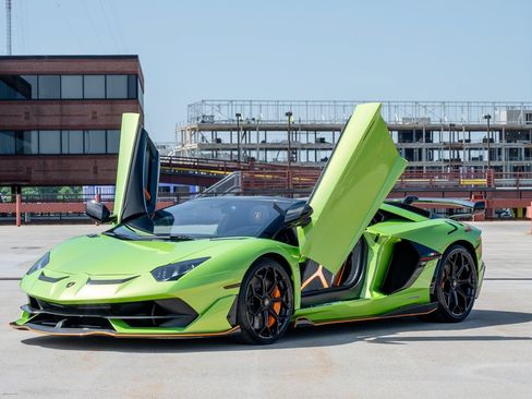 Used 2021 Lamborghini Aventador SVJ AWD/4WD image 12