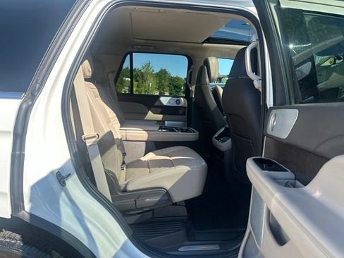 Used 2024 Lincoln Navigator Reserve AWD/4WD image 14
