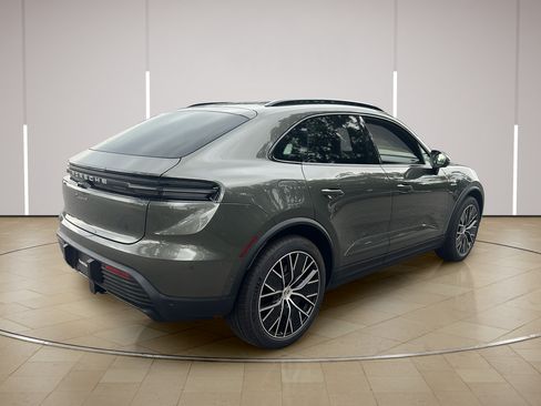 New 2026 Porsche Macan 4 Electric AWD/4WD image 7