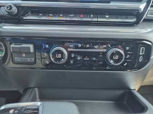 Used 2023 Chevrolet Silverado 1500 High Country w/ High Country Premium Package AWD/4WD image 28