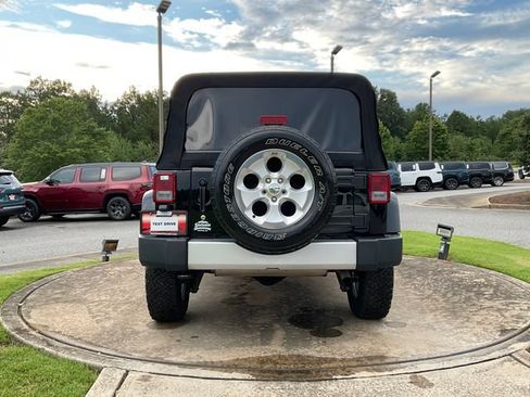 Used 2015 Jeep Wrangler Unlimited Sahara w/ Connectivity Group AWD/4WD image 6