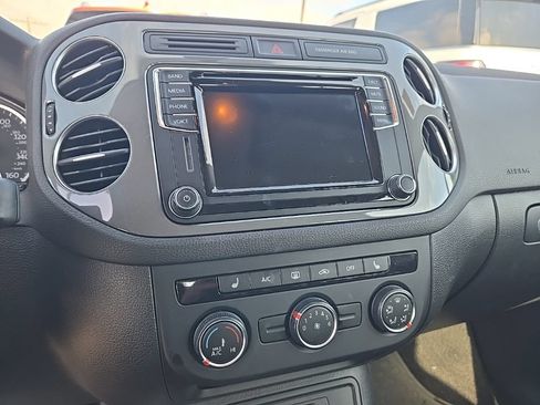 Used 2017 Volkswagen Tiguan S FWD image 18