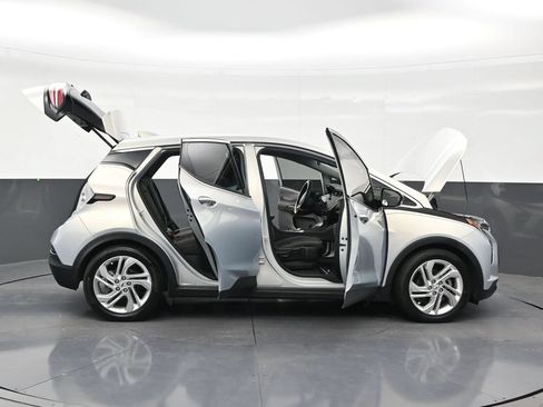 Used 2023 Chevrolet Bolt LT FWD image 28