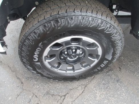 Used 2024 Ford F350 Platinum w/ Tremor Off-Road Package AWD/4WD image 13