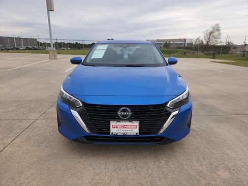 Used 2025 Nissan Sentra SV image 9