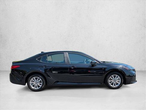 Used 2025 Toyota Camry LE FWD image 4