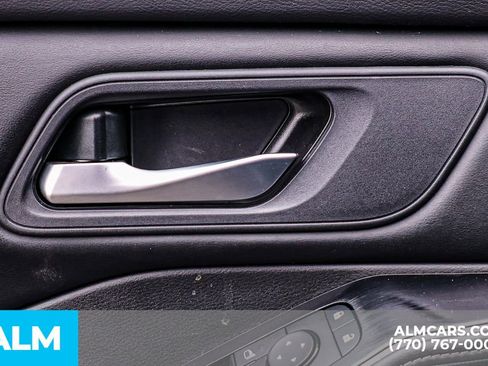 Used 2025 Nissan Rogue SV FWD image 50