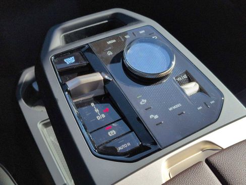 New 2026 BMW iX xDrive45 image 34