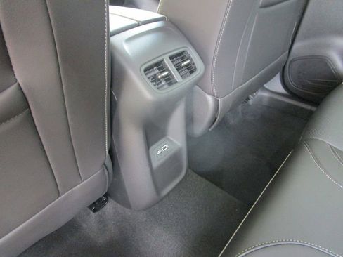 Used 2023 Buick Envision Essence AWD/4WD image 16