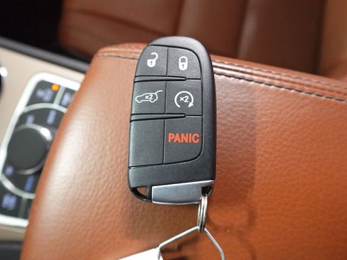 Used 2017 Jeep Grand Cherokee Summit w/ Platinum Series Group image 34