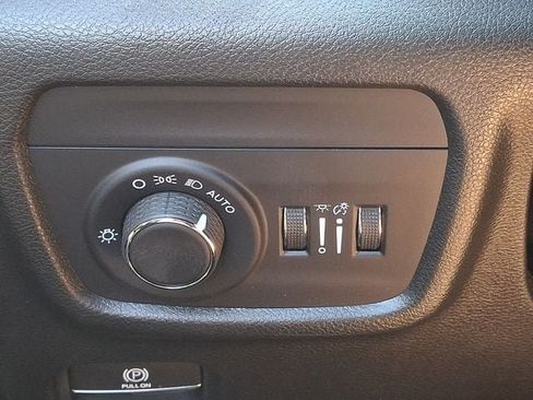 Used 2025 Jeep Grand Cherokee Altitude AWD/4WD image 25