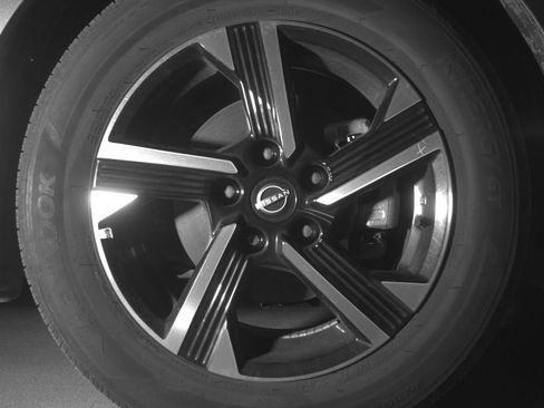 Used 2025 Nissan Sentra SV FWD image 13