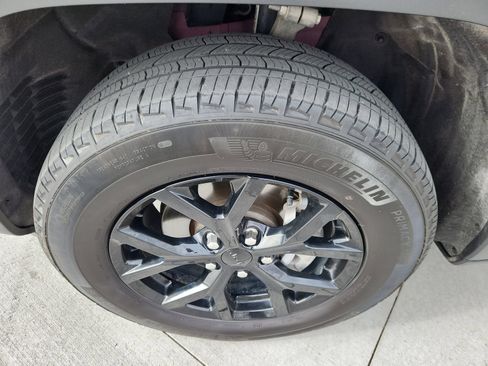 Used 2024 Jeep Grand Cherokee Altitude AWD/4WD image 18