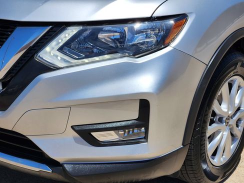 Used 2017 Nissan Rogue SV FWD image 8