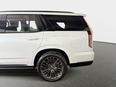 Used 2026 Cadillac Escalade Platinum Sport w/ LPO, Floor Liner Package image 17