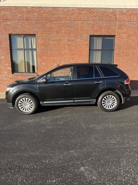 Used 2013 Lincoln MKX AWD image 2