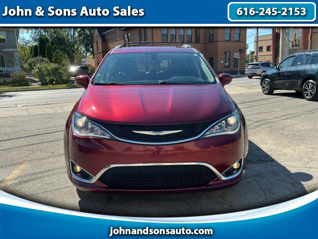 Used 2018 Chrysler Pacifica Touring-L w/ Tire & Wheel Group FWD image 1