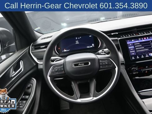 Used 2024 Jeep Grand Cherokee L Laredo RWD image 29