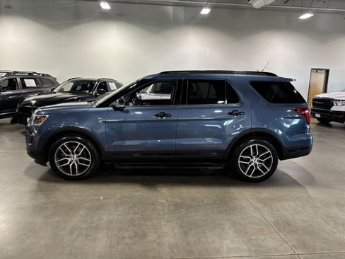 Used 2018 Ford Explorer Sport w/ Equipment Group 401A AWD/4WD image 4