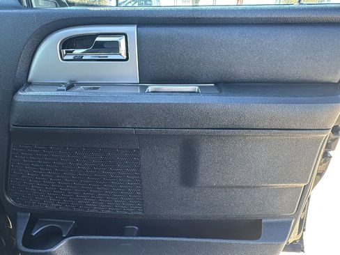 Used 2016 Ford Expedition XLT image 29