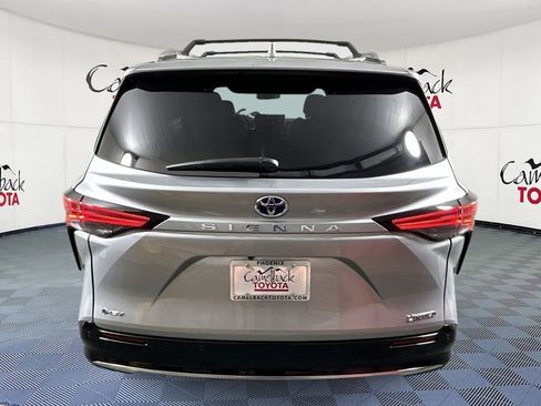 Used 2025 Toyota Sienna Limited image 7