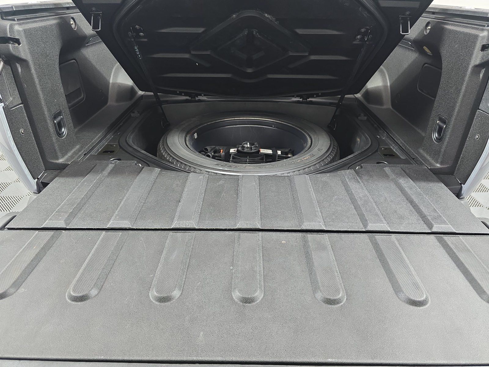 Used 2022 Rivian R1T Adventure AWD/4WD image 15