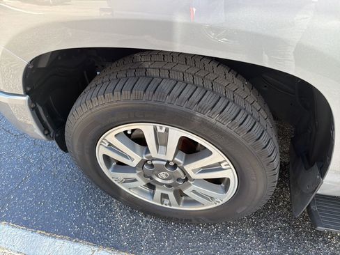 Used 2015 Toyota Tundra SR5 w/ SR5 Upgrade Package image 4