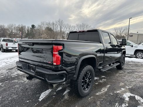 Used 2024 Chevrolet Silverado 2500 ZR2 w/ Technology Package image 13