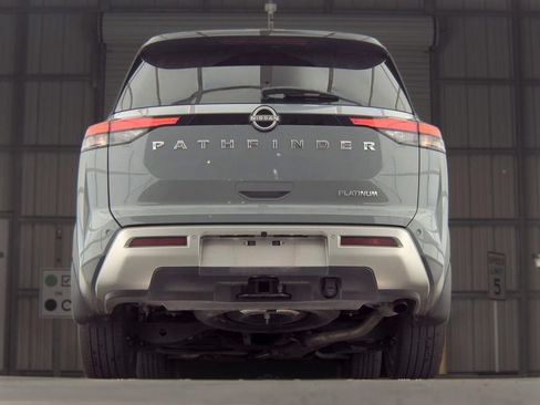 Used 2025 Nissan Pathfinder Platinum FWD image 7