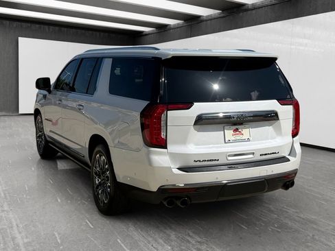 Used 2023 GMC Yukon XL Denali Ultimate AWD/4WD image 3