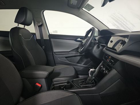 Used 2024 Volkswagen Taos SE image 4