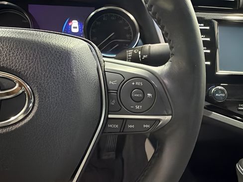 Used 2018 Toyota Camry XLE FWD image 18