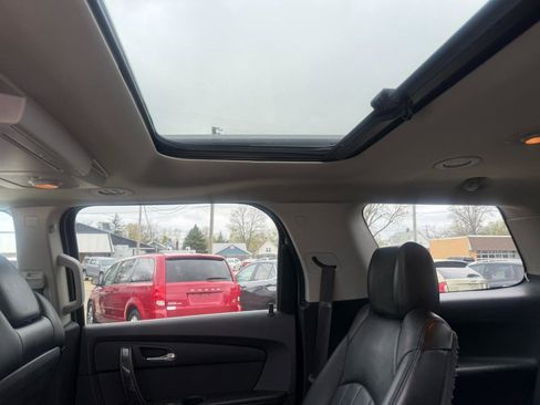 Used 2011 GMC Acadia Denali image 19