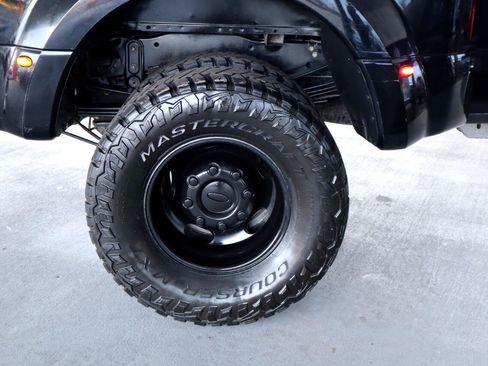 Used 2017 Ford F350 Lariat w/ Chrome Package image 11