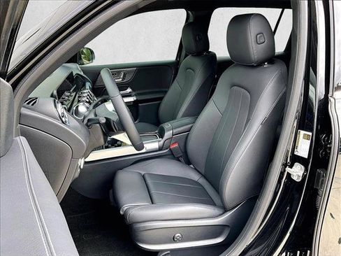 Used 2025 Mercedes-Benz GLB 250 image 27