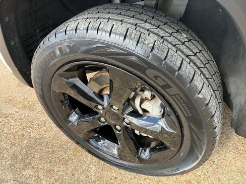 Used 2023 Jeep Grand Cherokee Limited w/ Luxury Tech Group II image 12