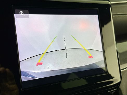 Used 2023 Jeep Grand Cherokee L Laredo image 13