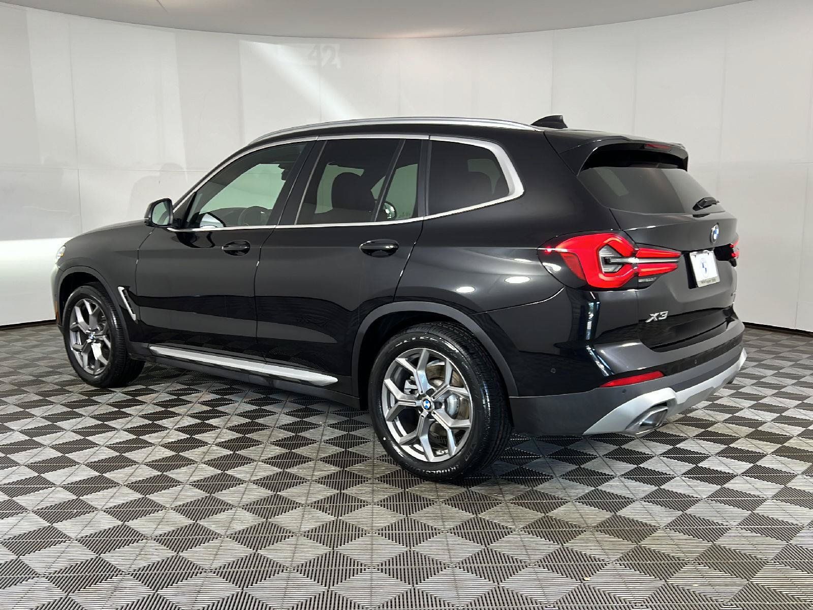 Used 2024 BMW X3 xDrive30i w/ Premium Package AWD/4WD image 9