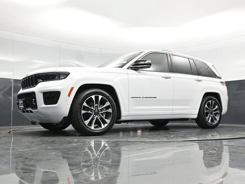 Used 2023 Jeep Grand Cherokee Overland AWD/4WD image 63