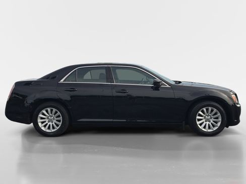 Used 2012 Chrysler 300 RWD image 6