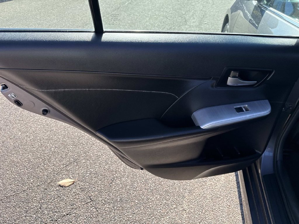 Used 2014 Toyota Camry SE w/ Leather Package FWD image 16