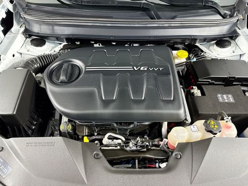 Used 2022 Jeep Cherokee Trailhawk image 14