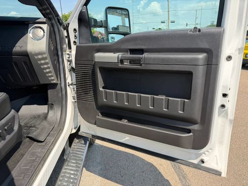 Used 2016 Ford F250 Lariat w/ Chrome Package AWD/4WD image 18