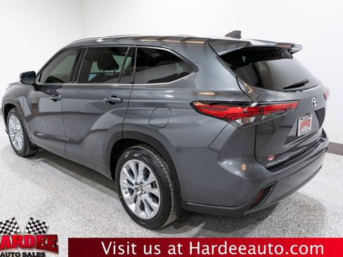 Used 2020 Toyota Highlander Limited image 3