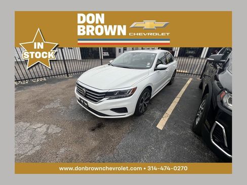 Used 2022 Volkswagen Passat 2.0T SE FWD image 1