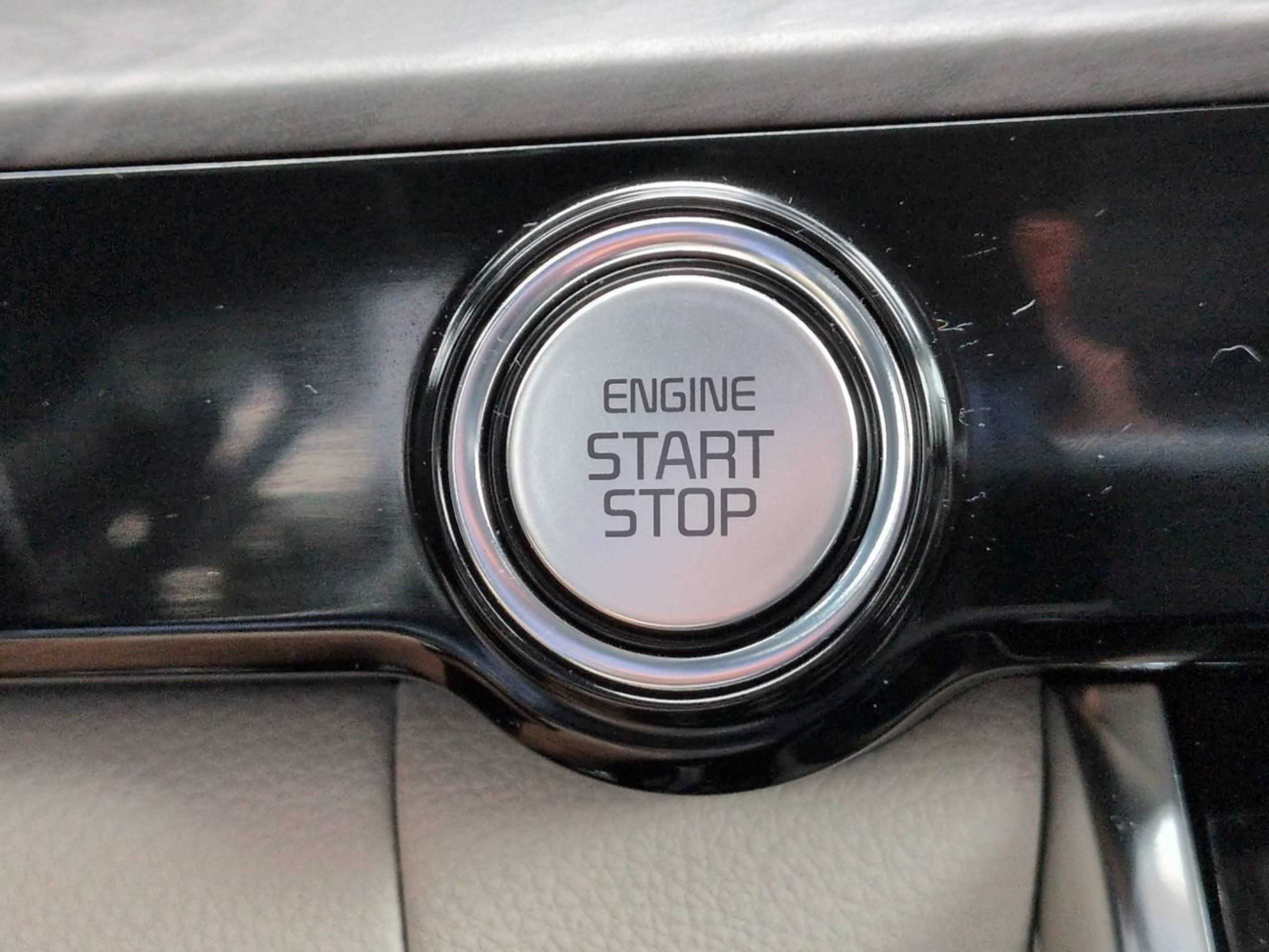 Certified 2023 Kia Carnival EX FWD image 36